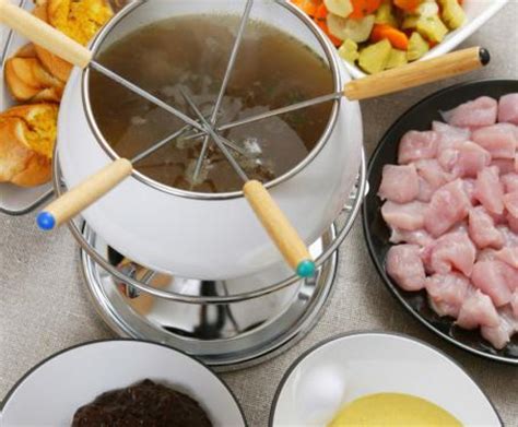 Se siete appassionati di fonduta vi consiglio di prendere direttamente un set da fonduta. Fonduta di carne: la ricetta per preparare la fonduta di carne