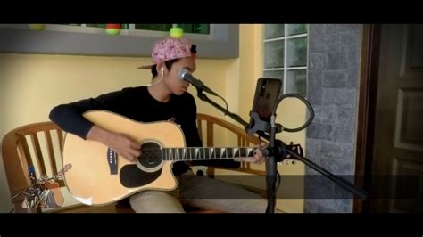 Biarpun engkau jauh di mataku serasa bagai purnama merindu begitu sedalam dalam cintaku sayangnya pada dirimu. Sedalam dalam rindu - Tajul Live cover by Khairul ikwan ...