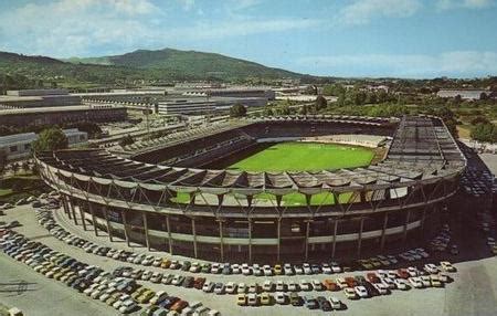 Klub ini memainkan pertandingan kandangnya di stadion balaidos yang berkapasitas 31.500 penonton. Celta Vigo Stadium - Lionel Messi Did It On A Cold Wet And ...