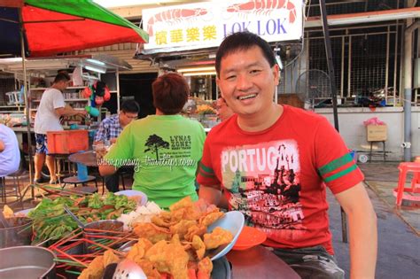 You can find a table at the hawker center for a lok lok steamboat dinner. Pulau Tikus Market Lok Lok Stall