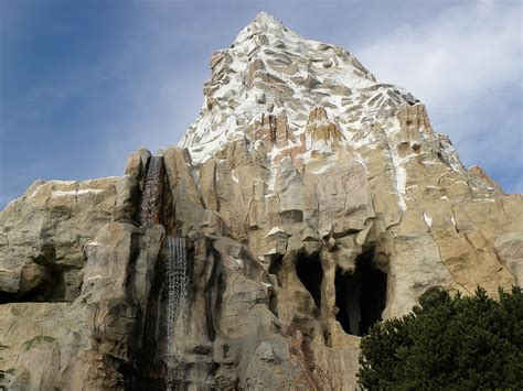 Matterhorn Mountain Disneyland Bobsleds Hd Wallpaper Peakpx