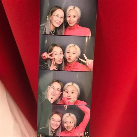 Twices Chaeyoung Shares A Photo With Her Mom Netizens Are Shocked
