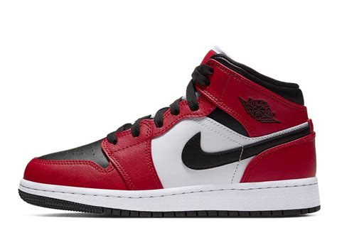 Click here for official release info. Nike Air Jordan 1 Mid Chicago Black Toe (GS)
