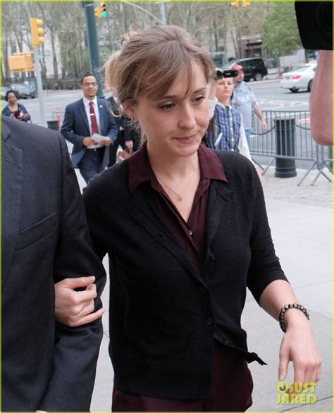 Allison Mack Sentenced To 3 Years In Prison For Involvement In Nxivm Sex Cult Photo 4579591