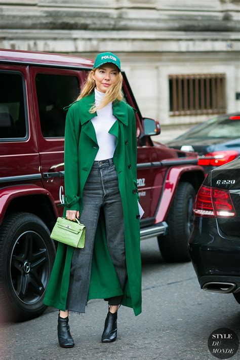 Roberta Benteler | Green coat outfit, Fashion, Trench coat outfit