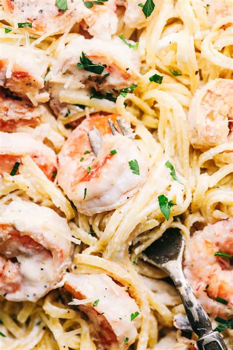 creamy garlic shrimp alfredo pasta