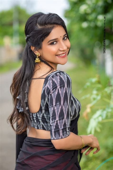 Sakshi Agarwal Hot Navel Photos In Saree South Indian Actress