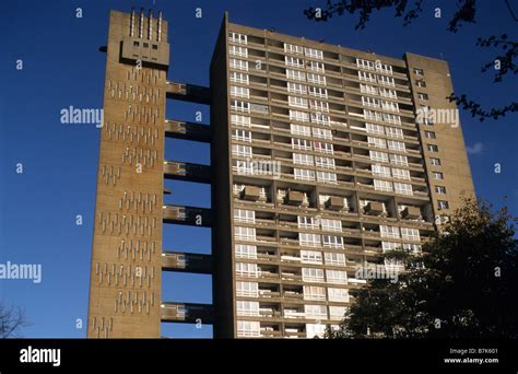 London Balfron Tower Brownfield Estate South Bromley Stock Photo Alamy