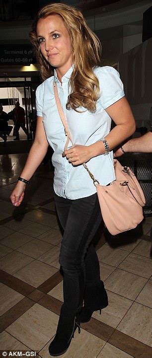 Britney Spears Rolls Into Los Angeles Airport With Heavy Eyes And Messy Bed Hair Daily Mail Online