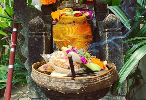 Sarana Hindu Bali Makna Rainan Kajeng Kliwon