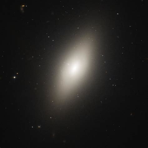 Elliptical Galaxy Ngc 4660 Elliptical Galaxy Ngc 4660 Is O Flickr