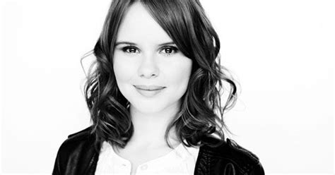 Elle est coinitiatrice, avec jacinthe veillette, de la charte québécoise pour une image corporelle saine et diversifiée. Sophie Durocher, non, je ne laisserai pas tranquille ...
