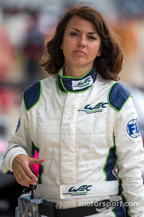 She lives in a country where have totall 10.23 million peoples with the average gdp $556.1 billion. La journaliste Louise Beckett - 24 heures du Mans - Photos ...