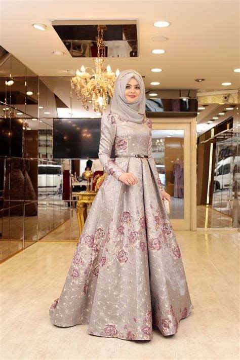 Bagi remaja, model gamis yang cocok dipakai untuk menghadiri pesta adalah model gamis polos dengan aksen yang sederhana. 25+ Model Baju Gamis Muslimah Masakini Untuk Pesta dan ...