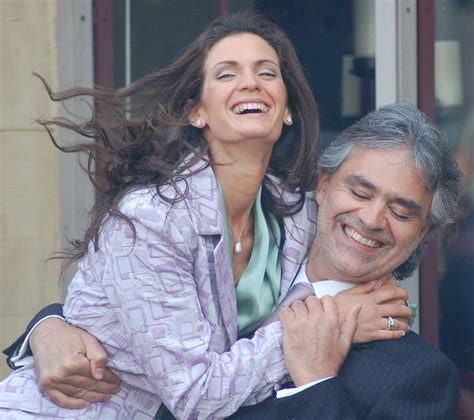 Ver las letras de andrea bocelli y escuchar vivo por ella (part. Ein seltenes Video von Andrea Bocelli, der mit seiner Frau ...