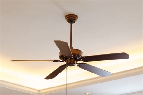 The warmer it is, the higher the speed should be. Which Way Should Your Ceiling Fan Spin During Cooling Season?