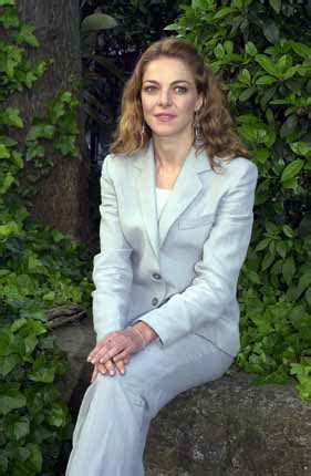 Il primo risale al 2001 ed è intitolato non era la rai, mentre il secondo, del 2005, è non è la rai speciale. Claudia Gerini, ricordate quand'era una "ninfetta" di Non ...