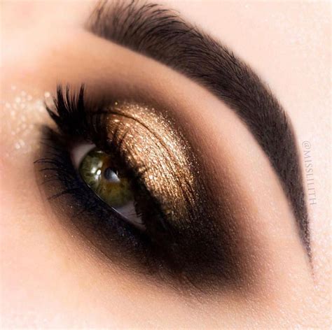 Gold And Black Eye Makeup Eyemakeupforbluweyes Gold Makeup Looks