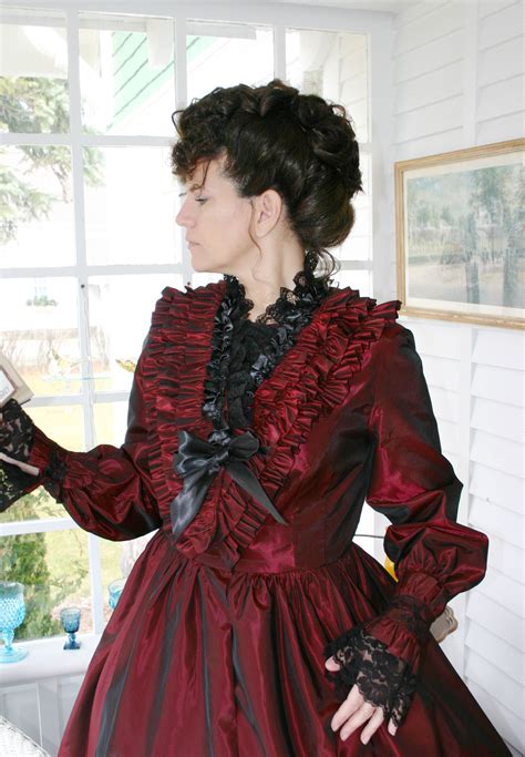 Ruffled Victorian Collar Recollections