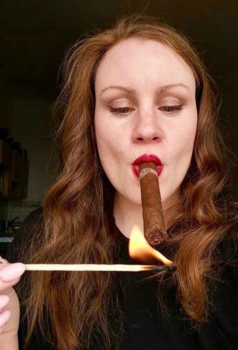 Pin På Cigar Smoking Ladies