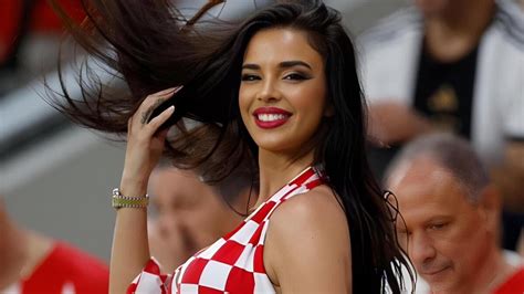 ملكة جمال كرواتيا بإطلالة مثيرة خلال نهائي كأس العالم في قطر البوابة