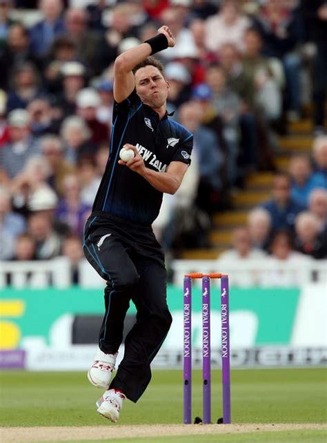 What makes Trent Boult such a difficult bowler to score of?