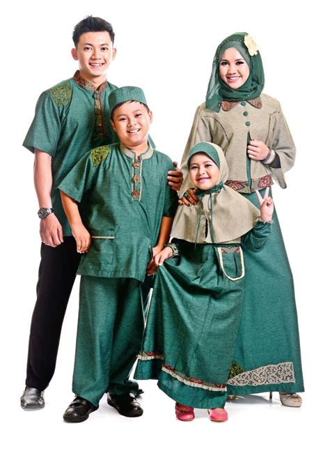 8 potret artis saat merayakan lebaran bersama keluarga. Baju Lebaran Keluarga 2016 | Model, Pakaian islami, Model ...