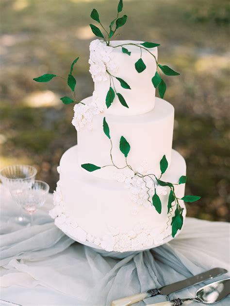 My very first wedding cake!! 25 Vanilla Wedding Cakes That Are Anything But Boring ...