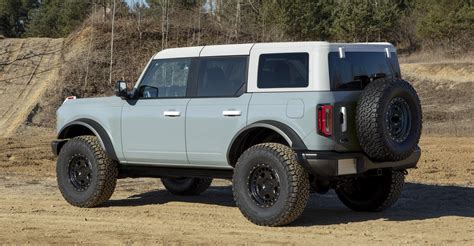 Hope you're not sick of the #ford #bronco yet! 2021 Ford Bronco vs. 2020 Jeep Wrangler: Can The Bronco ...