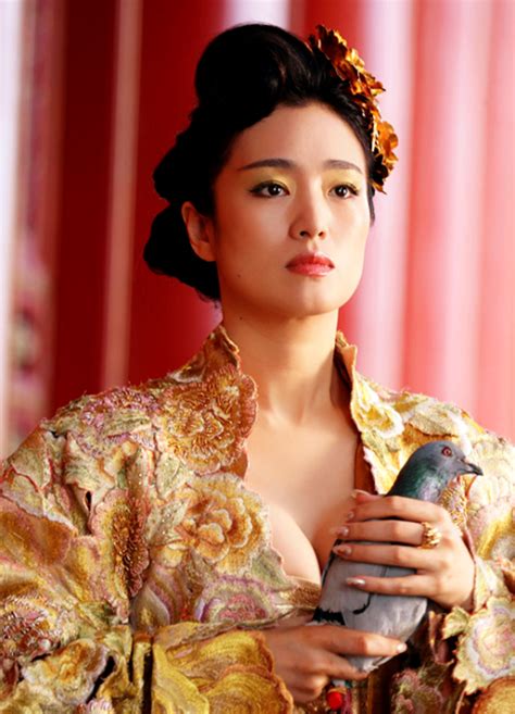 Curse of the golden flower (2006). Gong Li in 'Curse of the Golden Flower' (2006). | Gong li ...