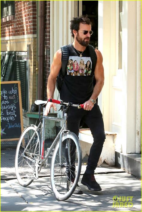 Photo Justin Theroux Steps Out In A Spring Breakers Movie T Shirt 10