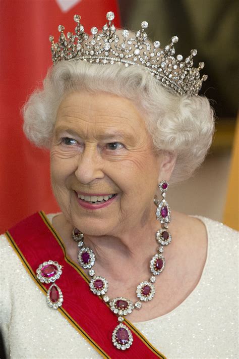 127 de articole in 0.000000 secunde. Le "cattiverie sulla Regina" che raccontano il lato ...