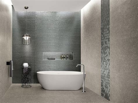 Un esempio su tutti sono le piastrelle a semicerchio, assemblate tra loro come a raffigurare la coda di una sirena. Pin su Stanza da bagno