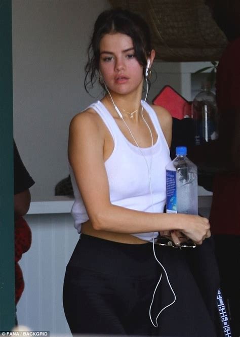 Selena Gomez Heads Home From Workout With Flushed Face Daily Mail Online