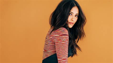 Shay Mitchell Pretty Little Liars Interview Shay Mitchell Exclusive
