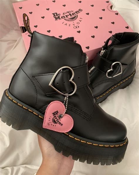 Find Me Hunniebum ♥︎ Boots Aesthetic Shoes Dr Martens Shoes Outfit