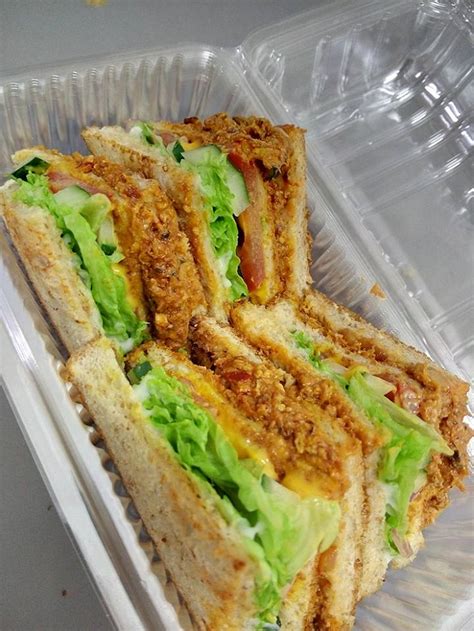 Seperti yang terlihat pada resepi kali ini iaitu menggunakan ayam sebagai bahan utama isi sandwich. Resepi Roti Sandwich Sardin (Lain dari yang lain!) - Saji.my