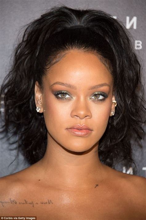 Would You Wear Eyeliner As Colorful As The One Seen On Rihanna Rihanna Hairstyles Rihanna
