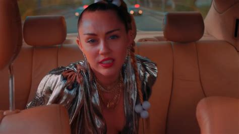 Miley Cyrus Sexy Ass In Nothing Breaks Like A Heart Music Video