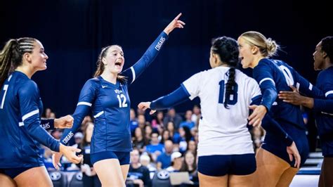 Byu Women S Volleyball Defeats Utah In Front Of Record Crowd