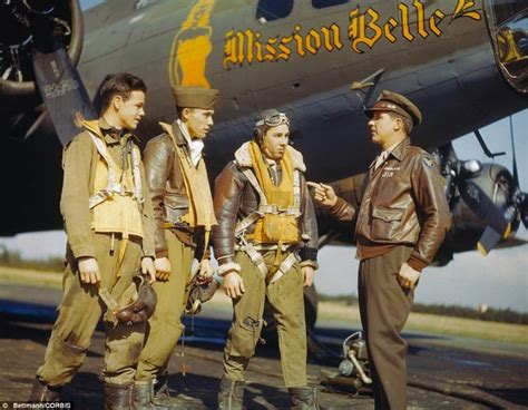 Part Of An American B 17 Flying Fortress Crew In England 1942 964
