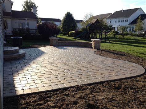 From outdoor dining rooms and poolside paths to chessboards and labyrinths, pavers pave the way to outdoor living. 24+ Paver Patio Designs | Garden Designs | Design Trends ...