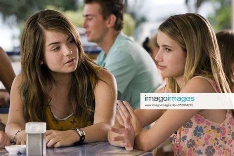 2006 Aquamarine Movie Set Pictured Emma Roberts As Claire And