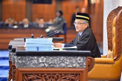This follows the announcement by interim prime minister dr mahathir mohamad today that a special sitting of the dewan rakyat will be held on monday, march 2, for mps to elect the eighth prime minister to end the political crisis the country is mired in now. Ariff accepts decision to vacate Dewan Rakyat speaker seat ...