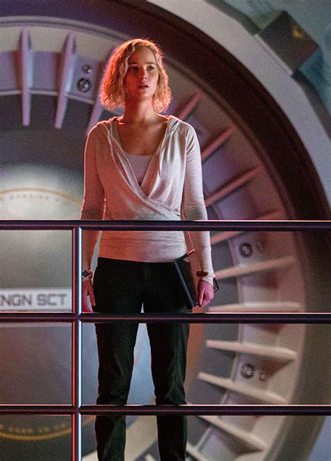 Jennifer Lawrence And Chris Pratt Fall In Love In Space In First Trailer For ‘passengers