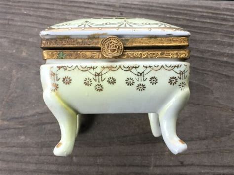 Vintage Hinged Porcelain Or Ceramic Square Footed Trinket Box Ebay