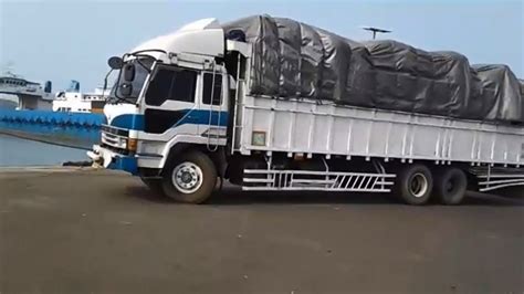 truk tronton mitsubishi fuso long chassis trucks youtube