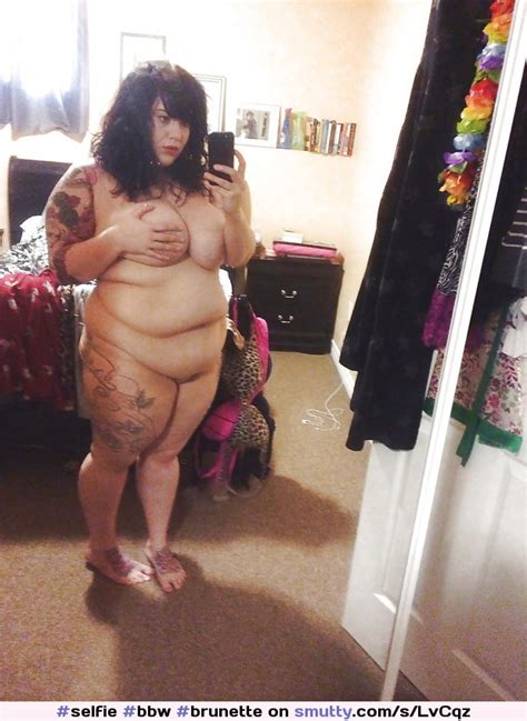 裸のbbwの重いタトゥー 女性の写真