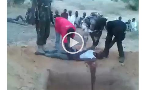 Nigerian Soldiers Cutting The Throats Of Boko Haram Members Pics And Video Politics Nigeria