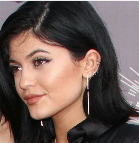 pin by dee evans on hair kylie jenner piercings kylie jenner short hair kylie jenner ear